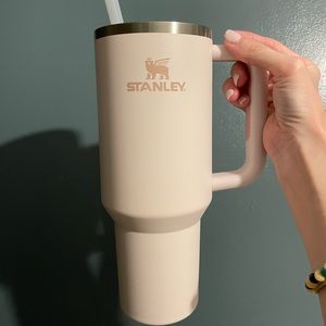 NEW IN BOX Rose Quartz Stanley 40 oz Tumbler